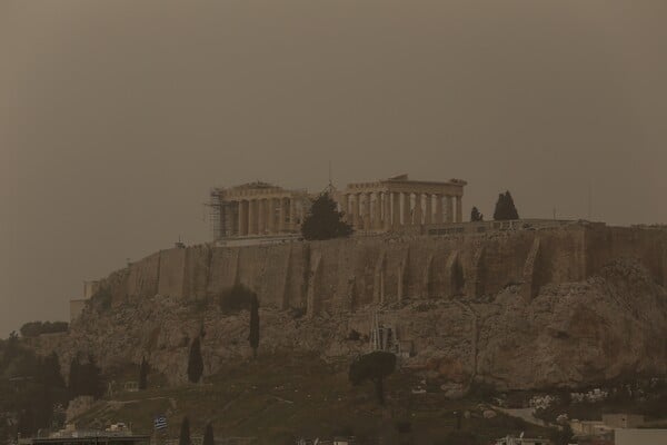 Καιρός: Σκόνη, ομίχλη και υψηλές θερμοκρασίες σήμερα