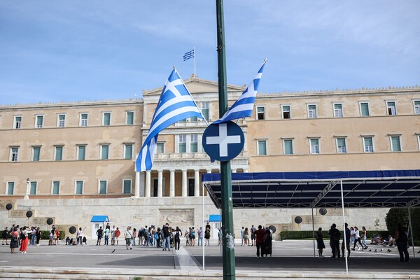 28η Οκτωβρίου: Κλειστοί δρόμοι λόγω παρελάσεων, πώς θα κινηθούν τα ΜΜΜ