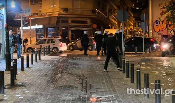 Θεσσαλονίκη: Μολότοφ και χημικά έξω από το τουρκικό προξενείο