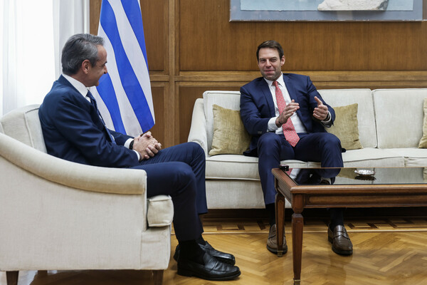Μητσοτάκης - Κασσελάκης: Αμηχανία στην πρώτη συνάντηση στο γραφείο του πρωθυπουργού