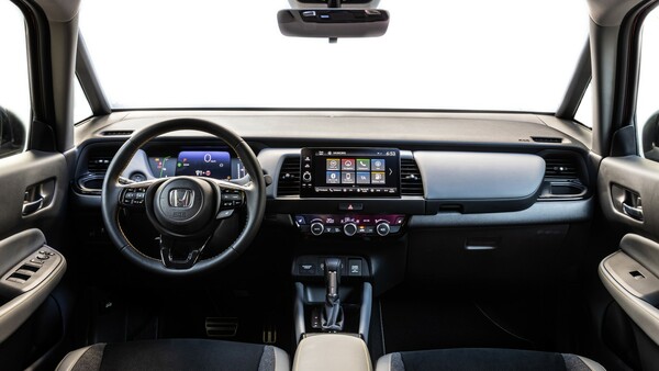 Το νέο Honda Jazz e:HEV σε προκαλεί να το οδηγήσεις