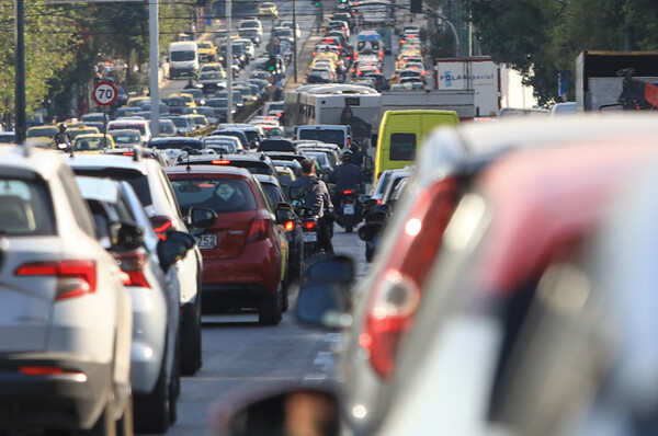 Γιάννης Οικονόμου: Τα αυτοκίνητα στην Αθήνα είναι πολύ περισσότερα από όσα αντέχουν οι δρόμοι 