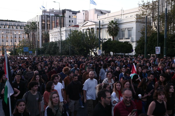 Πολυτεχνείο: Μαζική συμμετοχή στη μεγάλη πορεία για την 50η επέτειο