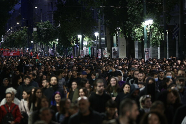 Πολυτεχνείο: Μαζική συμμετοχή στη μεγάλη πορεία για την 50η επέτειο