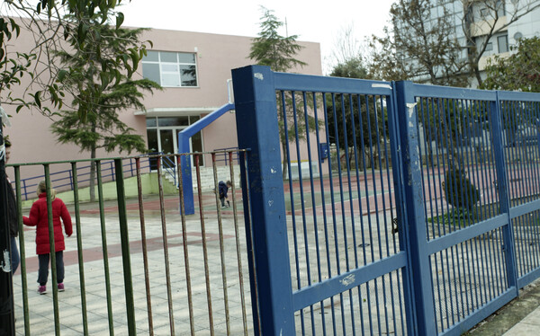 Καλαμάτα: Άγριος ξυλοδαρμός γονέα έξω από σχολείο, μπροστά στα μάτια μικρών παιδιών