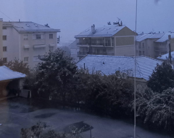 Η κακοκαιρία έφερε χιόνι στην πόλη της Φλώρινας