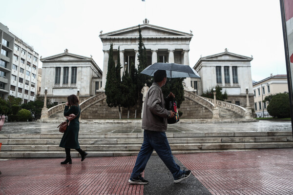 Καιρός: Καταιγίδες, ομίχλες και πτώση της θερμοκρασίας