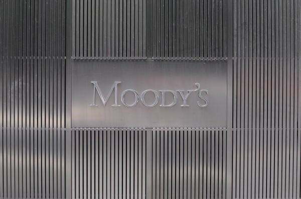Ο οίκος Moody’s μείωσε σε αρνητική την προοπτική του αξιόχρεου της Κίνας