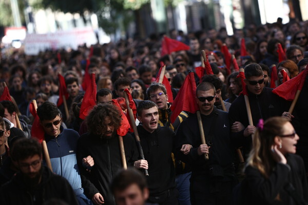 Επέτειος δολοφονίας Γρηγορόπουλου: Πορεία μαθητών και φοιτητών στο κέντρο της Αθήνας