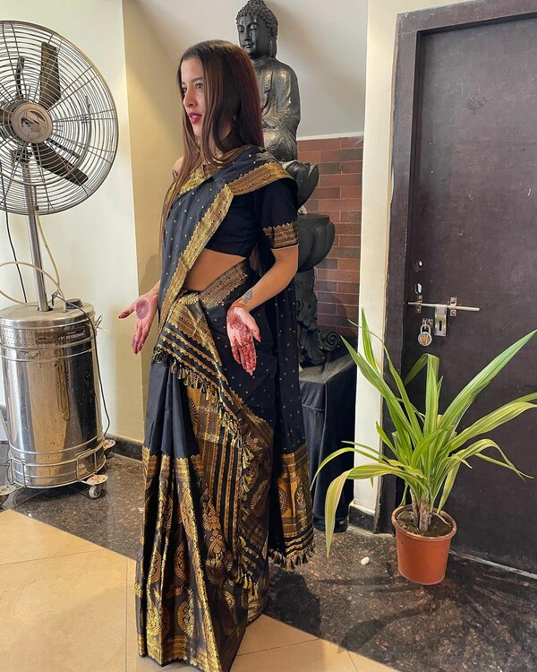 Μαρίνα Σάττι: Στην Ινδία ντυμένη με παραδοσιακή φορεσιά στον γάμο του αδερφού της 