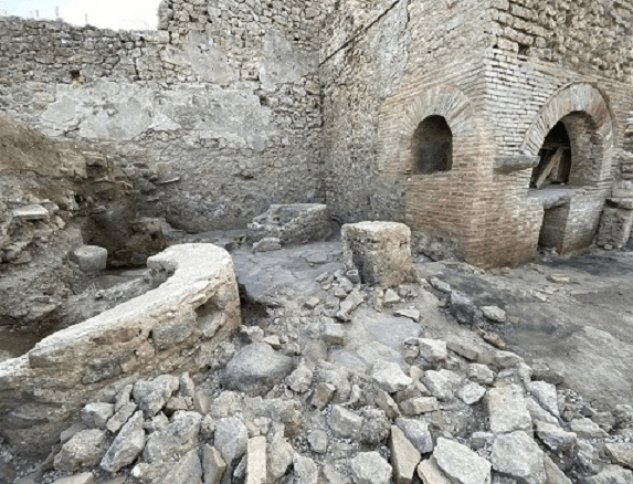 Αρχαιολογική ανακάλυψη στην Πομπηία: Σκλάβοι και γαϊδούρια σε «αρτοποιείο-φυλακή»