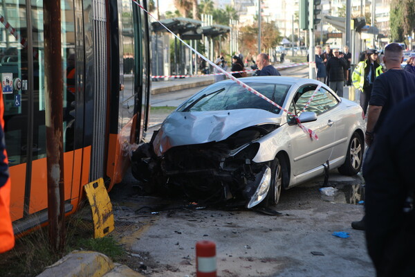 Παλαιό Φάληρο: Σύγκρουση συρμού του τραμ με αυτοκίνητο - Ένας νεκρός