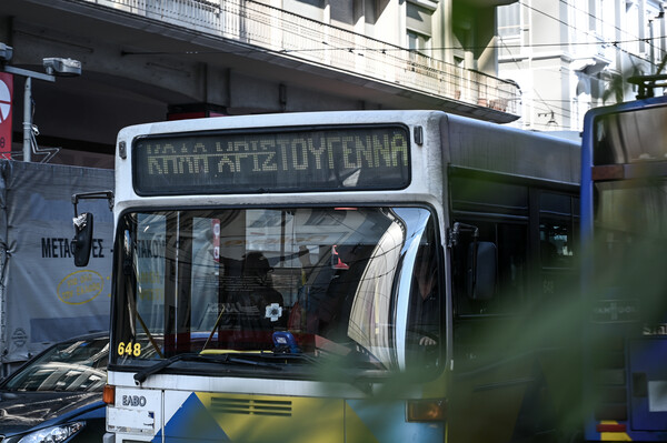 Επιβάτιδα πήδηξε από το παράθυρο όταν κατάλαβε ότι έχασε τη στάση 