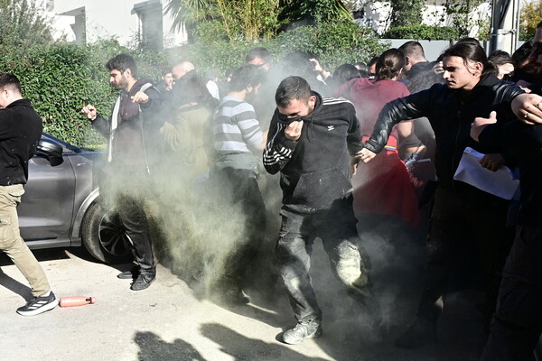 Επεισόδια με χημικά στο Καβούρι - Στην πορεία διαμαρτυρίας φοιτητών