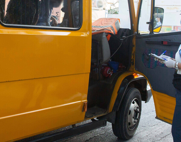 Τροχαίο με σχολικό λεωφορείο, φορτηγό και ΙΧ στη Νίκαια