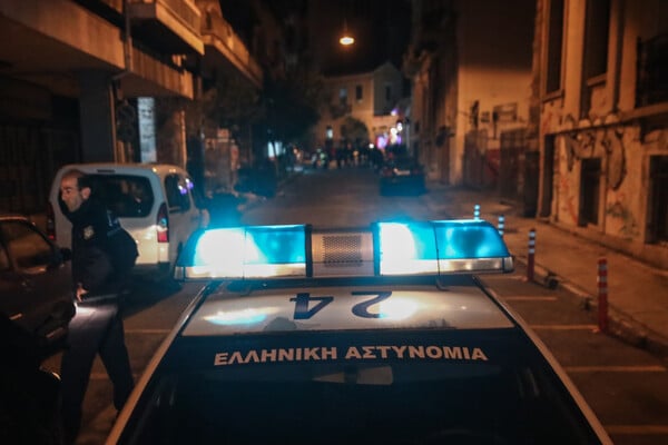 Ομόνοια: Συνελήφθη 38χρονη, έβαζε σκουπίδια και στάχτες πάνω στο μωρό της