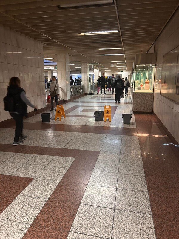 ΄Πλημμύρισε ο σταθμός «Πανεπιστήμιο» στο μετρό 