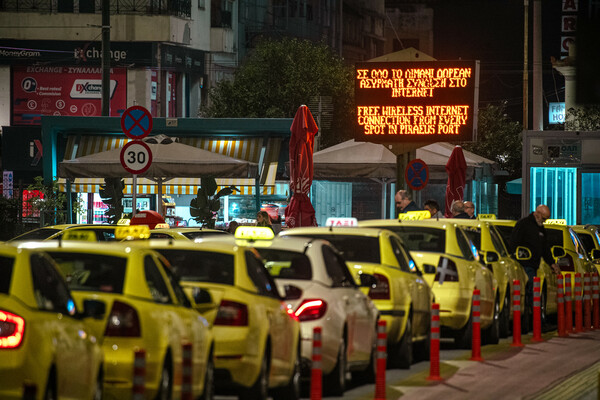 ΕΠΕΞ Νυχτερινή περιπλάνηση στο λιμάνι του Πειραιά