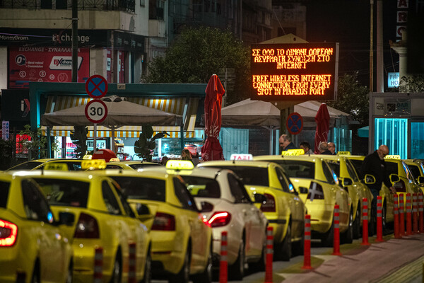 ΕΠΕΞ Νυχτερινή περιπλάνηση στο λιμάνι του Πειραιά