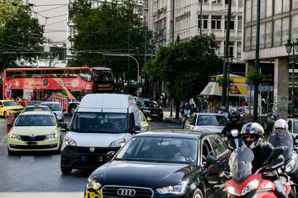 Μποτιλιάρισμα σε κέντρο και Αττική οδό 