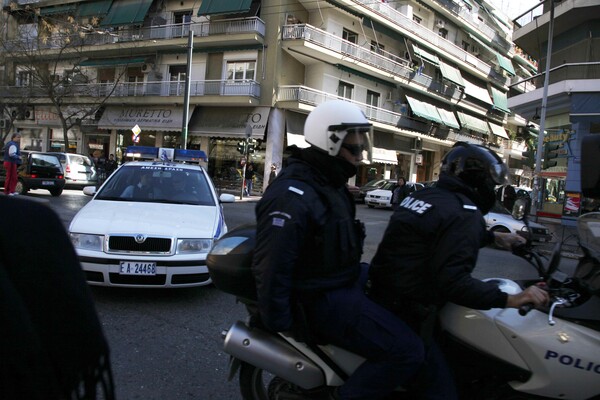 Καταδίωξη στην περιφερειακή Αιγάλεω- Ο οδηγός ταμπουρώθηκε σε διαμέρισμα