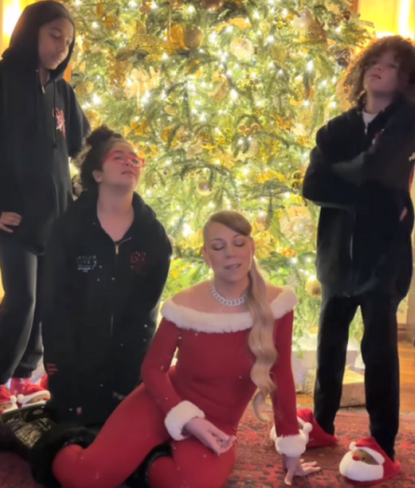 Τα παιδιά της Μαράια Κάρεϊ βαρέθηκαν το «All I Want for Christmas is You»