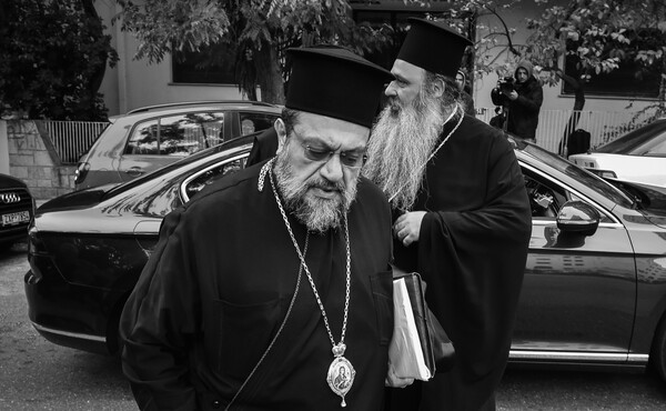 Σταθερά στον αστερισμό του σκοταδισμού και της υποκρισίας η Εκκλησία της Ελλάδος