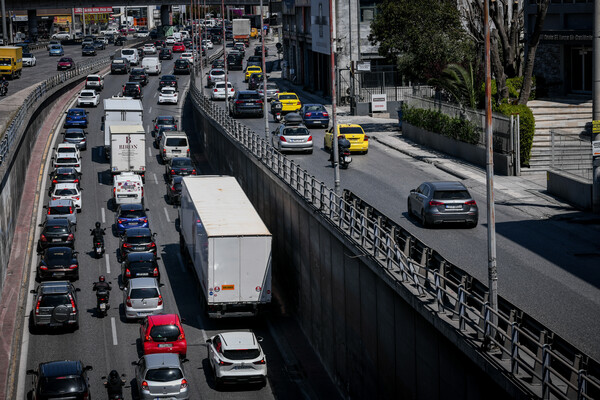 Καραμπόλα στην κάθοδο του Κηφισού