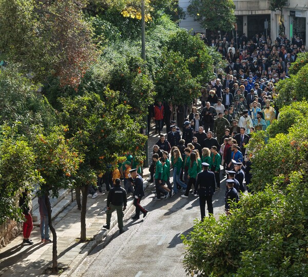 Θεοφάνεια: Στιγμιότυπα από τον αγιασμό των υδάτων σε όλη την Ελλάδα