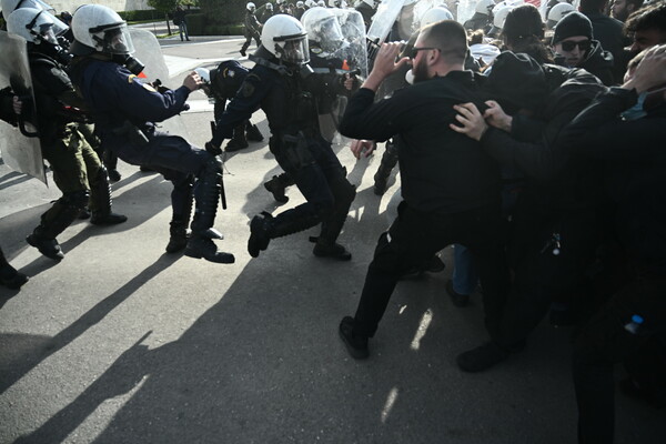 Ένταση στο συλλαλητήριο για τα ιδιωτικά πανεπιστήμια