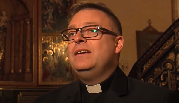 Πολωνία: Ιερέας κατηγορείται για σεξουαλικά εγκλήματα - Φέρεται να συμμετείχε σε όργιο