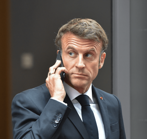 Ο Μακρόν προσβλέπει στη σύνδεση με τον Σαρκοζί για να αποτρέψει την ακροδεξιά στη Γαλλία