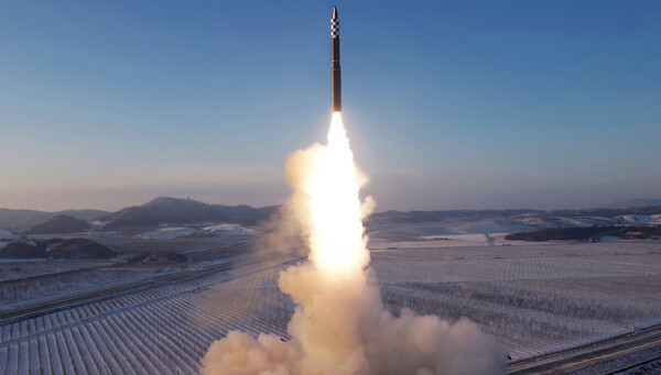 Βόρεια Κορέα: Έκανε επιτυχή δοκιμή νέου βαλλιστικού υπερηχητικού πυραύλου