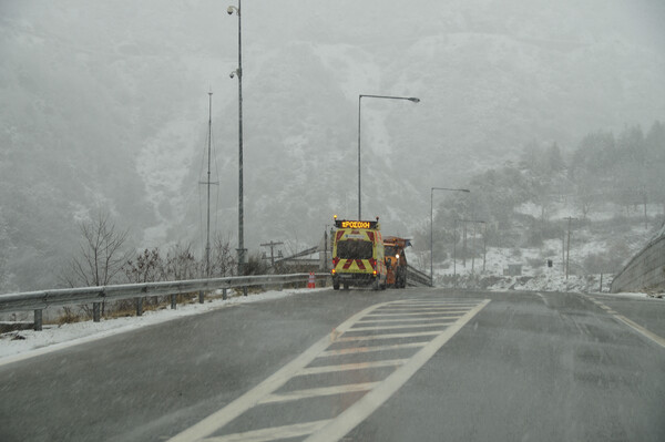 Απαγόρευση κυκλοφορίας για τα φορτηγά λόγω χιονόπτωσης- Οι εξαιρέσεις