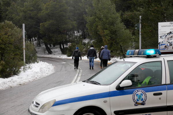 Έκλεισε η λεωφόρος Πάρνηθας λόγω χιονόπτωσης