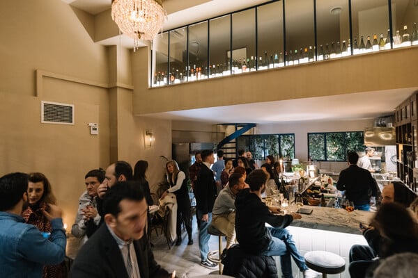 Επτά Μάρτυρες: H νέα talk of the town άφιξη της Αθήνας είναι ένα μπαρ αφιερωμένο στο κρασί