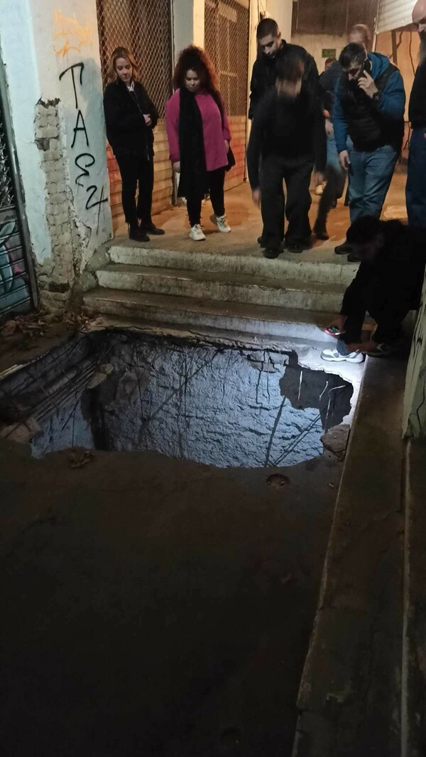 Δύο άτομα έπεσαν μέσα σε τρύπα σε στοά του κέντρου της Θεσσαλονίκη