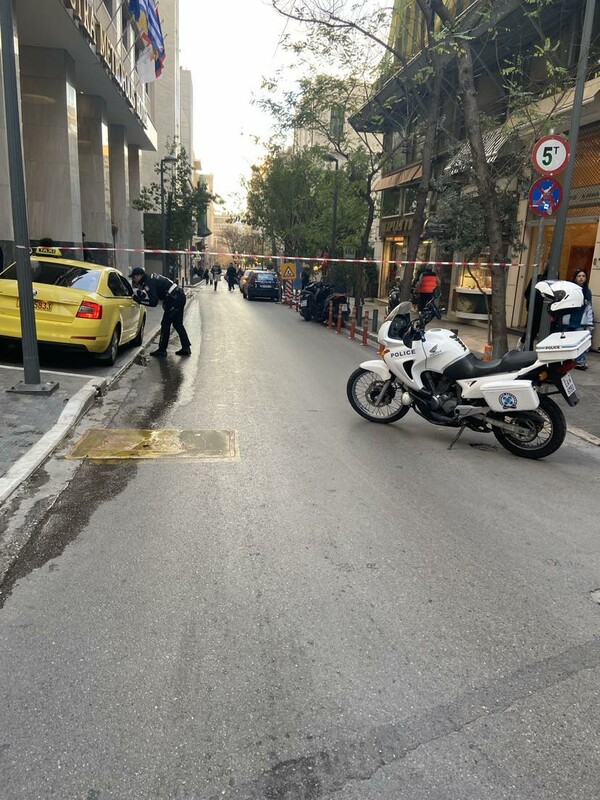 Έκλεισε η οδός Μητροπόλεως στο Σύνταγμα- Ύποπτο αντικείμενο