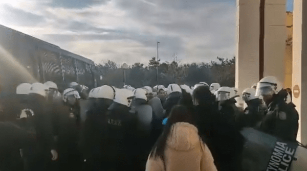 Κομοτηνή- Κοσμήτορας Νομικής: Φοιτητές ενημέρωσαν το υπουργείο και έγινε επέμβαση της αστυνομίας