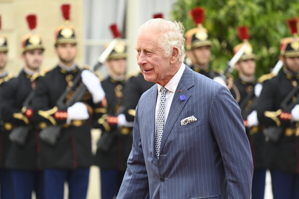 Βασιλιάς Κάρολος: Πρώτη είδηση στα βρετανικά πρωτοσέλιδα η διάγνωση του καρκίνου 