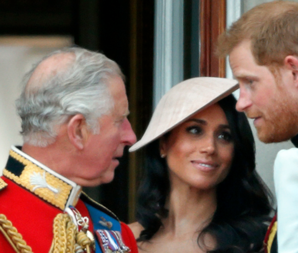 Ο βασιλιάς Κάρολος «θέλει απεγνωσμένα να συμφιλιωθεί» με τον πρίγκιπα Χάρι