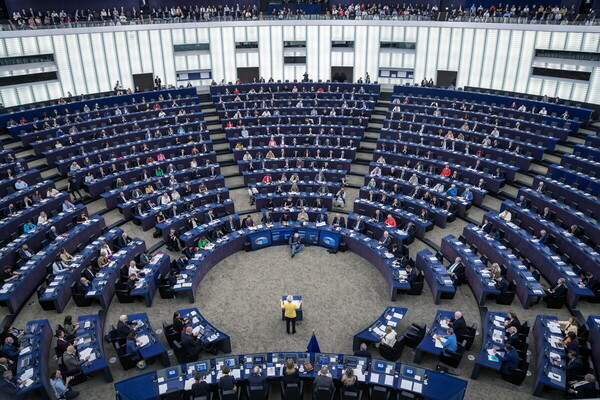 «Κακόγουστη παράσταση-Στοχοποιεί τον πρωθυπουργό»: Υπουργοί καταγγέλλουν το ψήφισμα της Ευρωβουλής