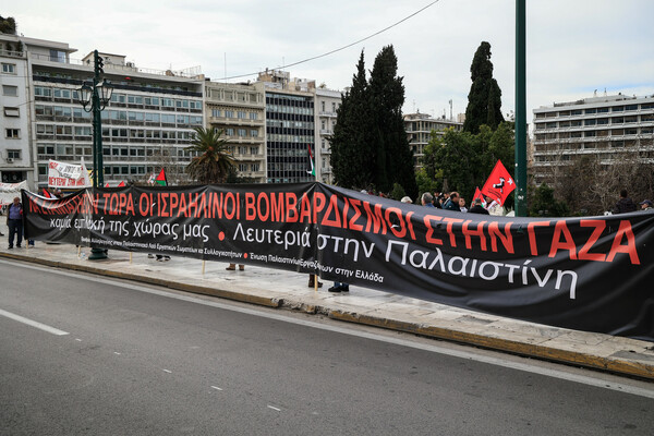 Επεισόδια στην Ερμού - Έπεσαν χημικά και κρότου λάμψης