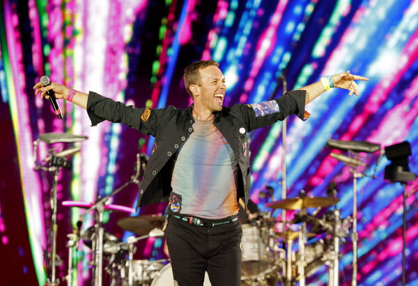 Coldplay: Θα διεξαχθούν κανονικά οι συναυλίες τους στο ΟΑΚΑ- Η ανακοίνωση Μητσοτάκη 