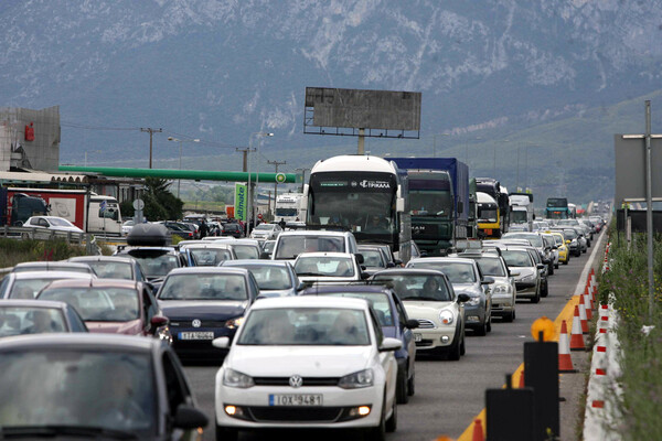 Κίνηση στους δρόμους: Στο κόκκινο η εθνική οδός Αθηνών - Λαμίας