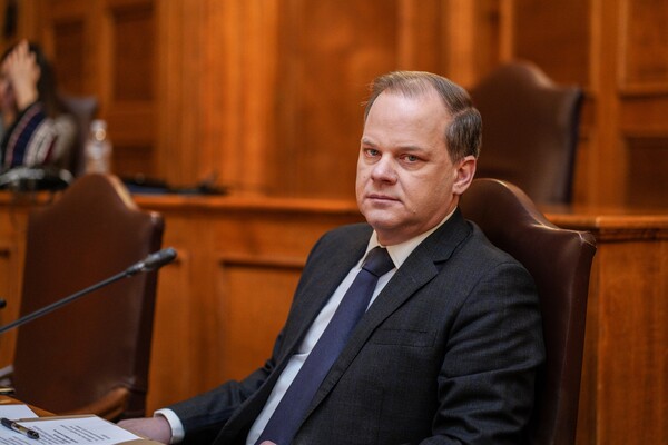 Τα Τέμπη, ο Καραμανλής και η πολιτική ευθύνη