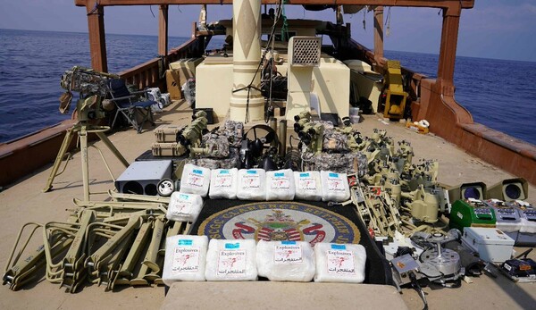 Οι Αμερικανοί κατέλαβαν πλοίο που μετέφερε όπλα από το Ιράν προς τους Χούτι