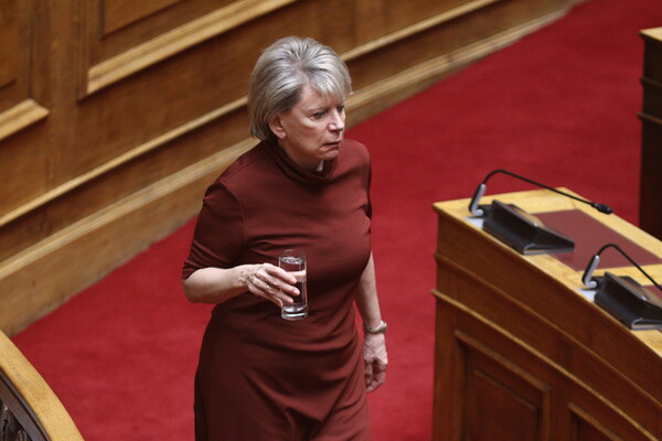Γάμος ομόφυλων ζευγαριών: Τα πηγαδάκια, τα χαμόγελα και οι διάσημοι στα θεωρεία