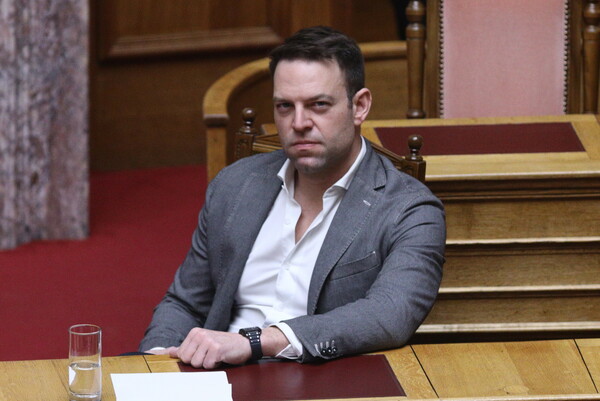 Γάμος ομόφυλων ζευγαριών: Τα πηγαδάκια, τα χαμόγελα και οι διάσημοι στα θεωρεία