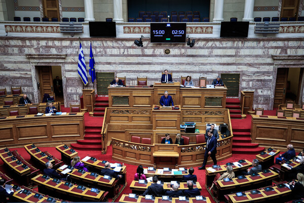 Γάμος ομόφυλων ζευγαριών: Ποιοι βουλευτές από ΝΔ, ΠΑΣΟΚ, ΣΥΡΙΖΑ διαφωνούν- Τα «μαθηματικά» της ψηφοφορίας, το «όχι» Σαμαρά